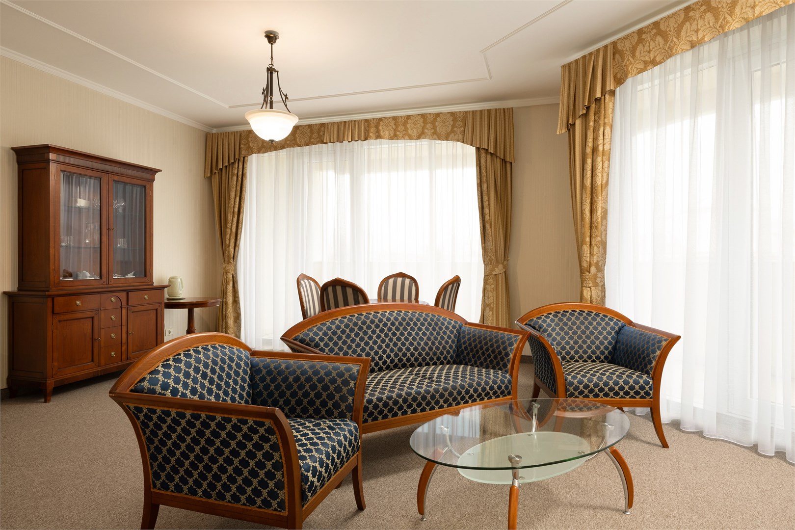 Люкс 3-комнатный с балконом в РЖДЗ Санаторий Черноморье