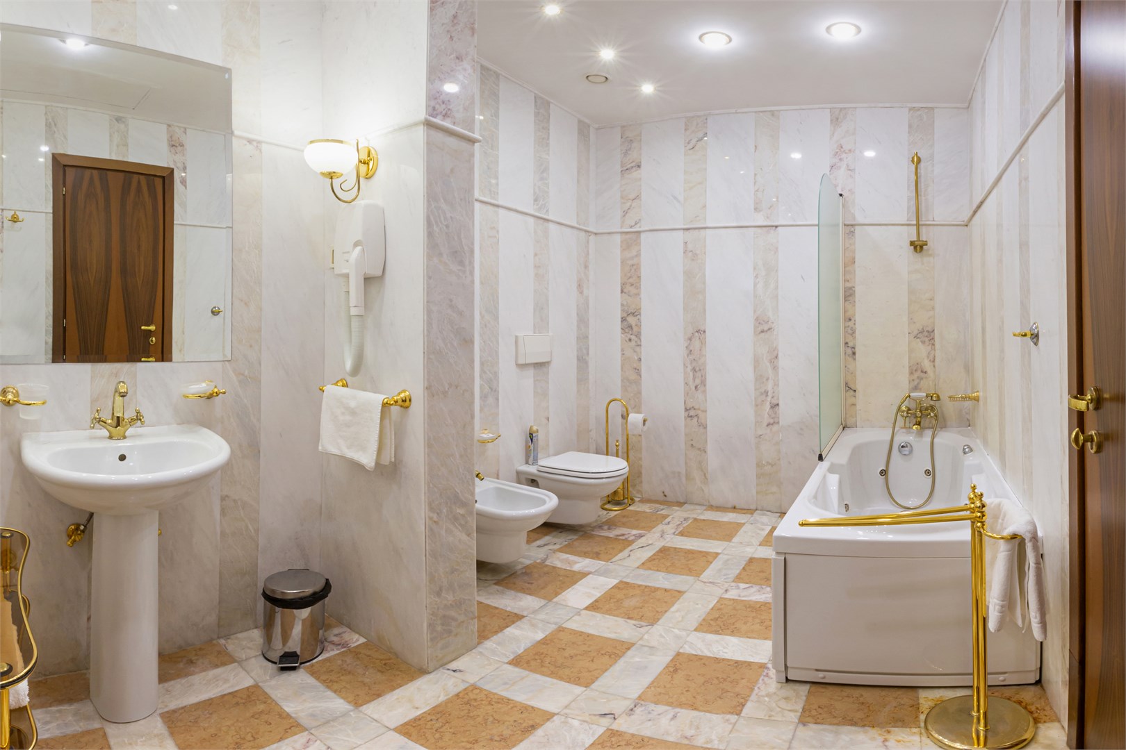 Апартаменты 2-комнатные (№705) в РЖДЗ Санаторий Черноморье