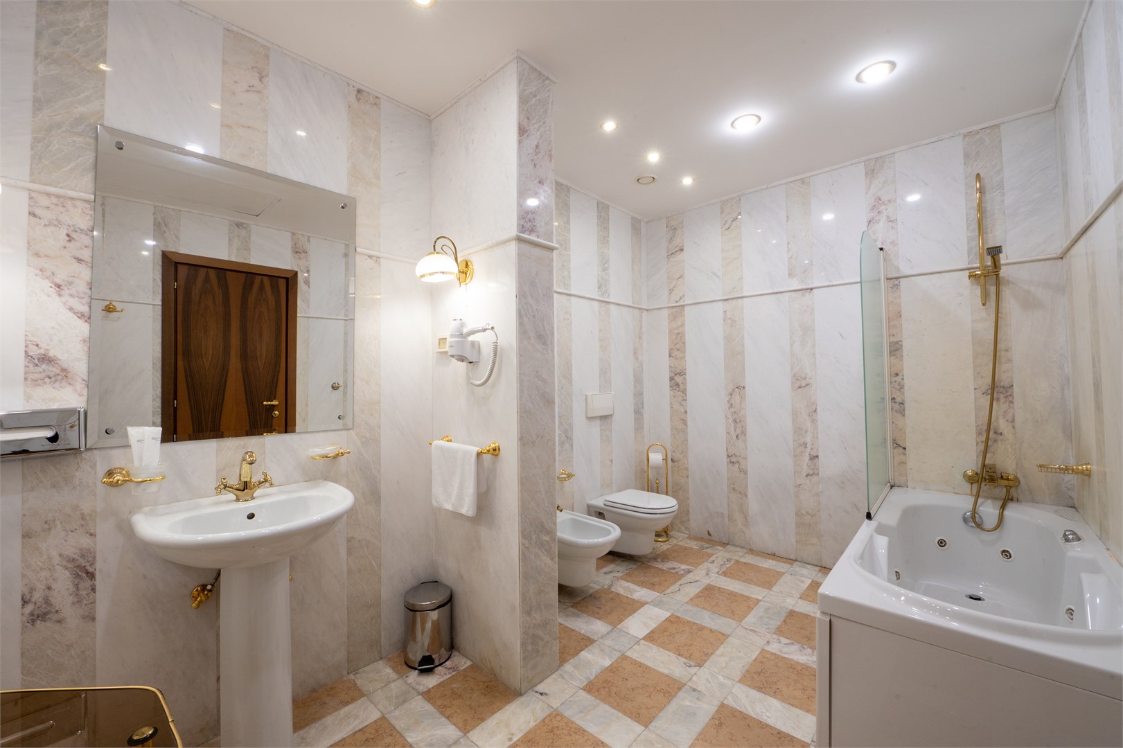 Апартаменты 2-комнатные (№705) в РЖДЗ Санаторий Черноморье