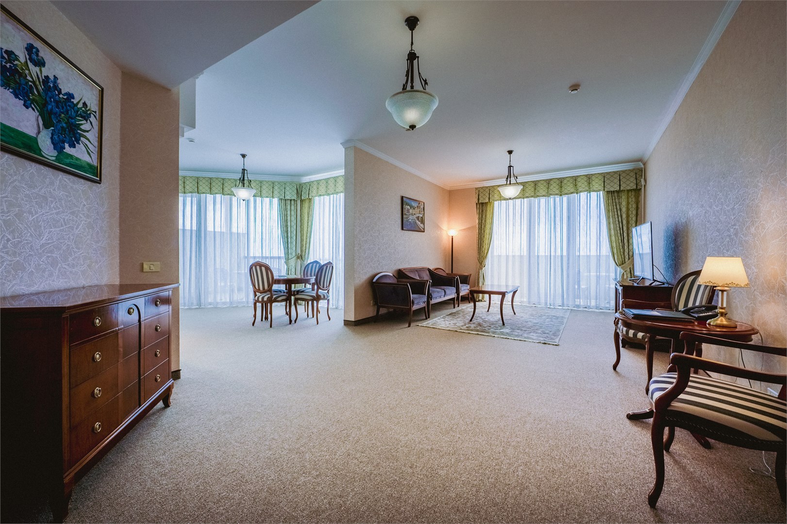 Апартаменты 3-комнатные (№708) в РЖДЗ Санаторий Черноморье