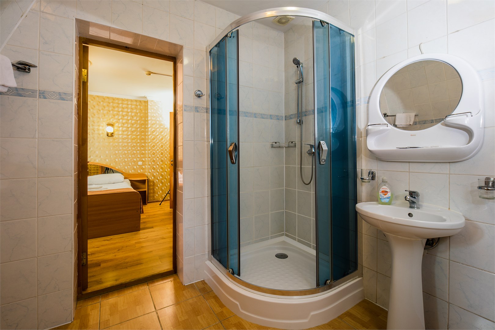 Стандарт двухместный с двуспальной кроватью (№ 2, 3, 4, 5) в Золотая бухта