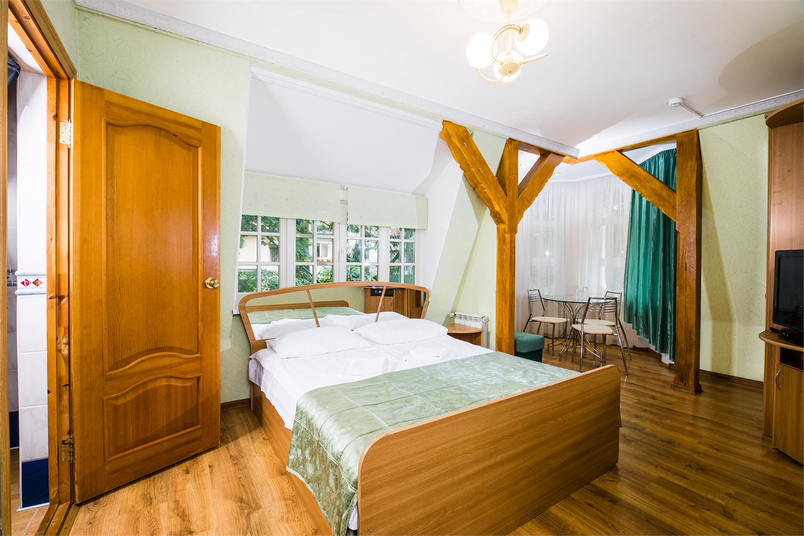 Стандарт двухместный с двуспальной кроватью (№ 2, 3, 4, 5) в Золотая бухта