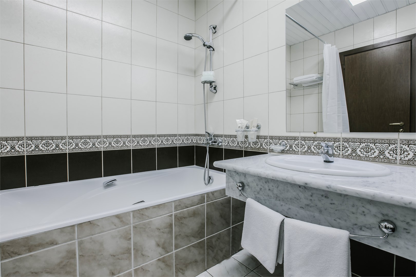 Апартаменты семейные 3-комнатные (3 корпус) в Azimut Здоровье Зеленый Гай