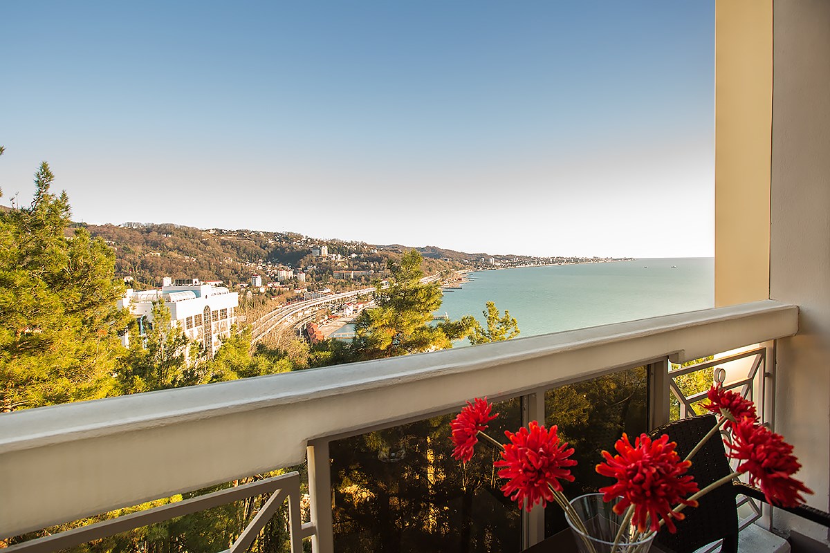 Апартамент семейный 3-комнатный с кухней (Салют) в AZIMUT Здоровье Мыс Видный