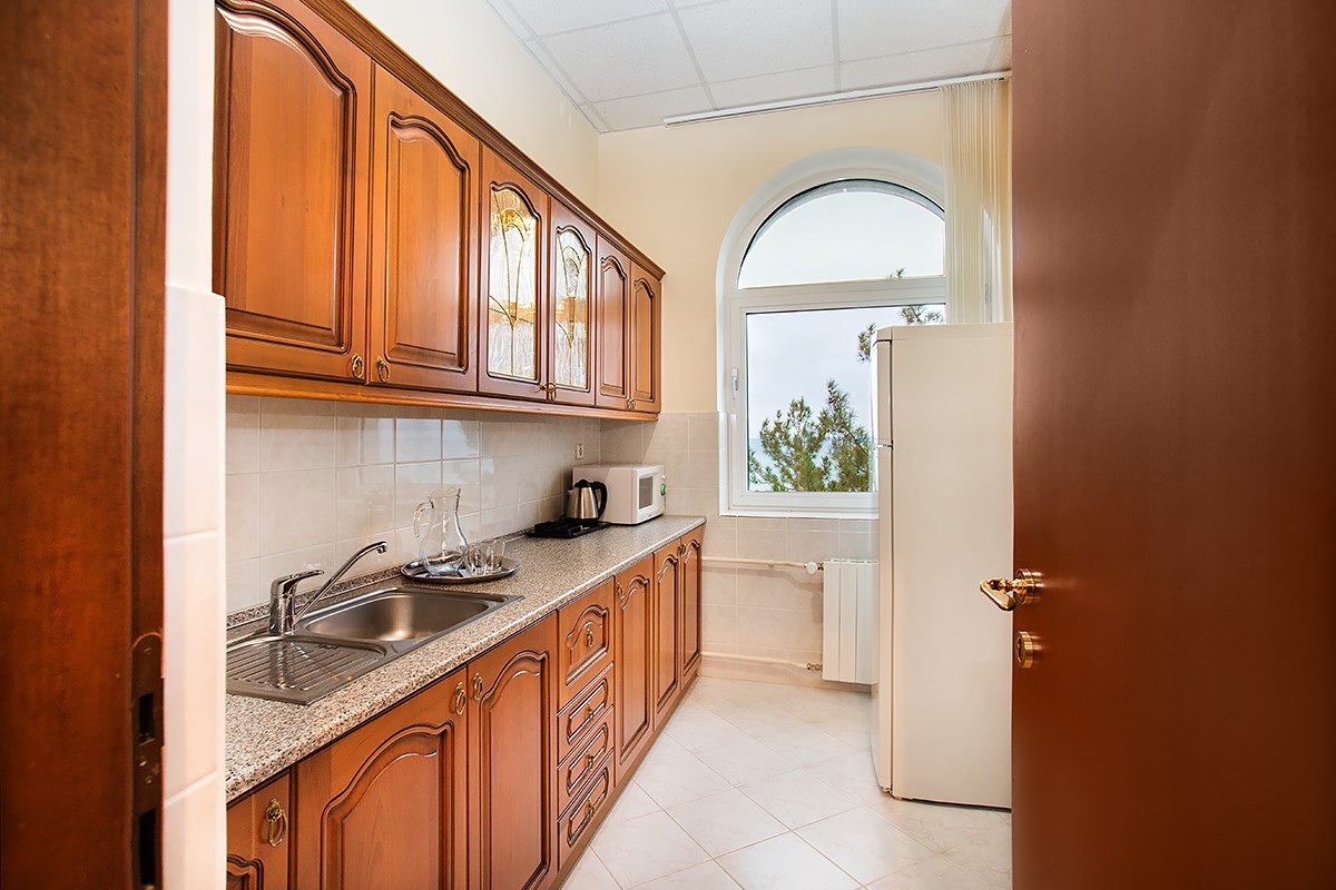 Апартамент семейный 3-комнатный с кухней (Салют) в AZIMUT Здоровье Мыс Видный