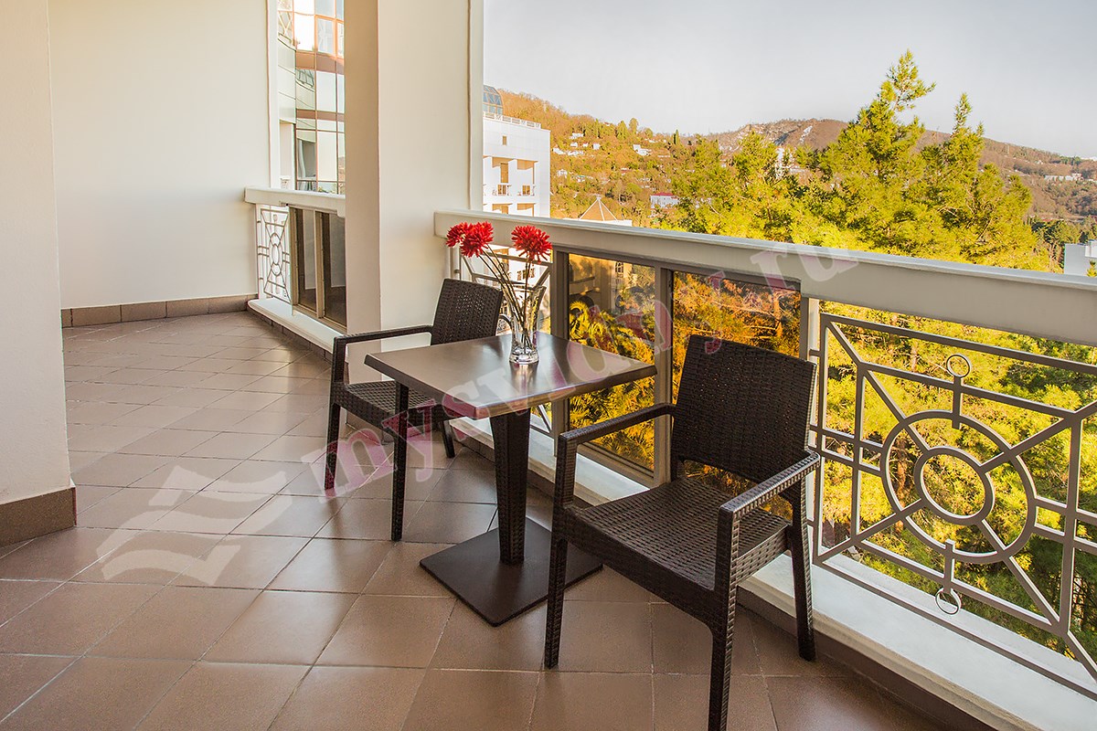 Апартамент семейный 3-комнатный с кухней (Салют) в AZIMUT Здоровье Мыс Видный