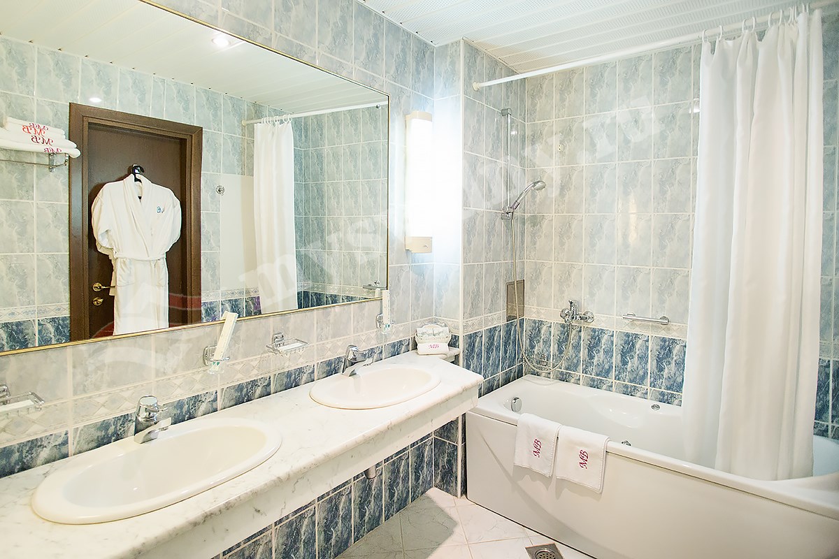 Апартамент семейный 3-комнатный с кухней (Салют) в AZIMUT Здоровье Мыс Видный