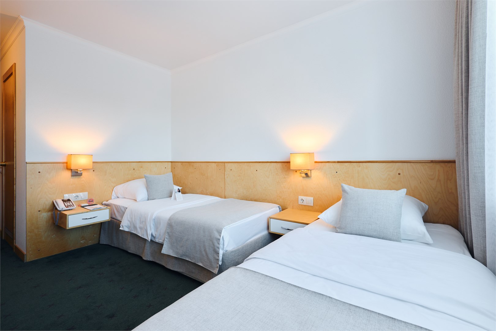 Номер с двумя односпальными кроватями в Восток