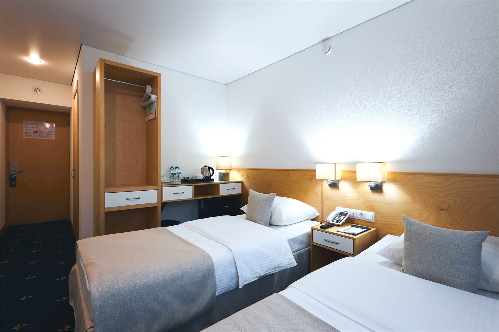 Номер с двумя односпальными кроватями в Восток