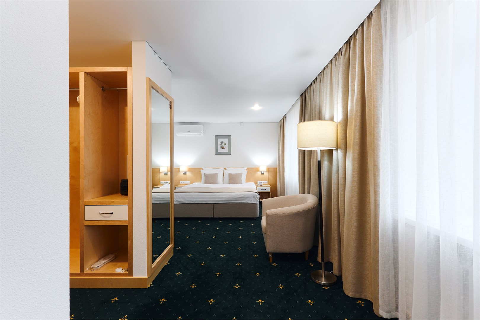 Номер джуниор сюит в Восток