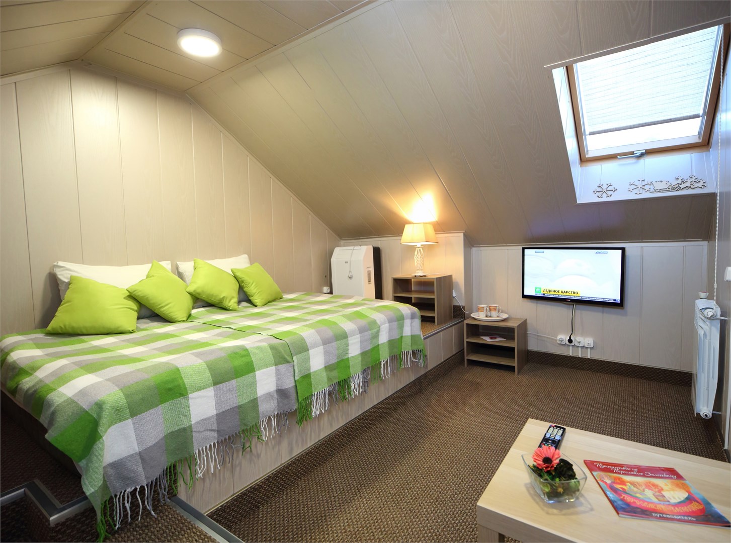 1 категория (Четырех-местный номер с отдельным входом, мансарда) в Николин парк