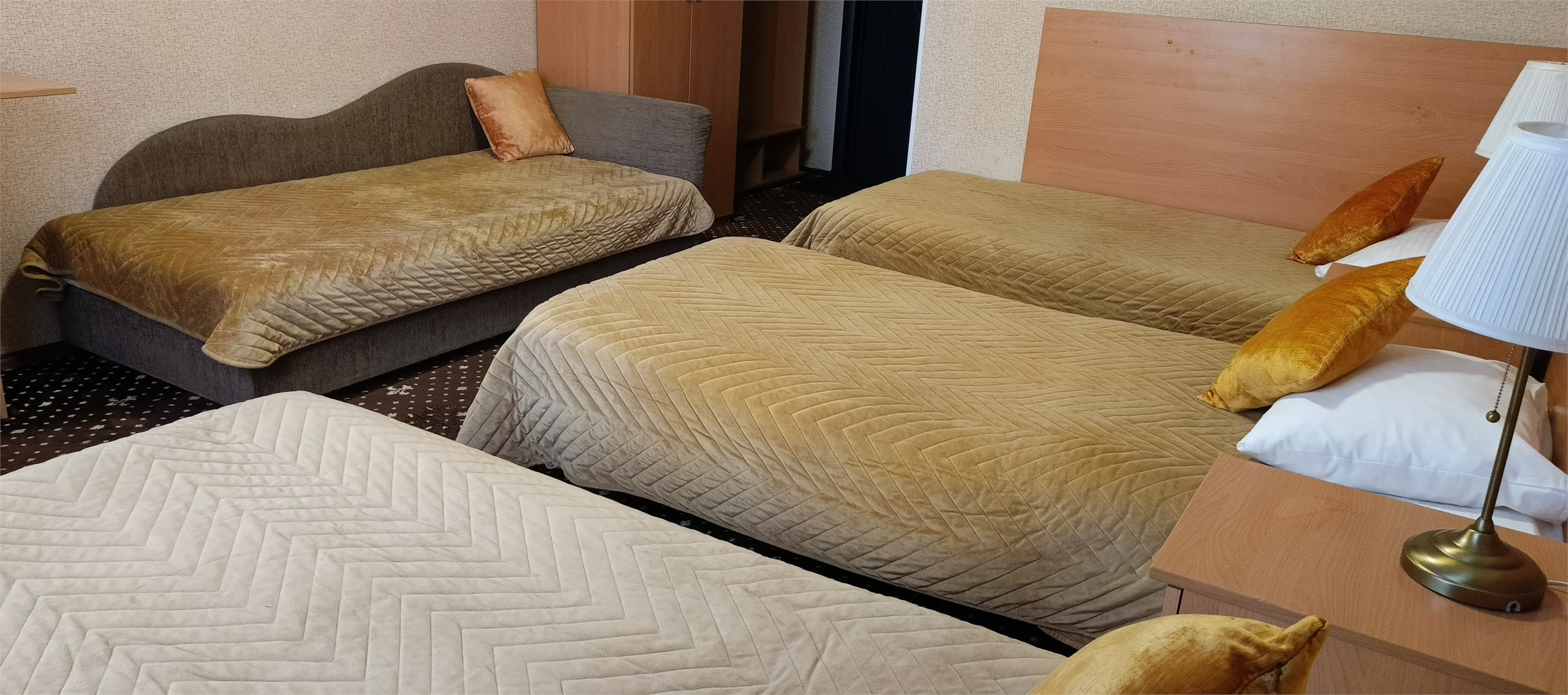 Комната с четырьмя кроватями в Звёздный