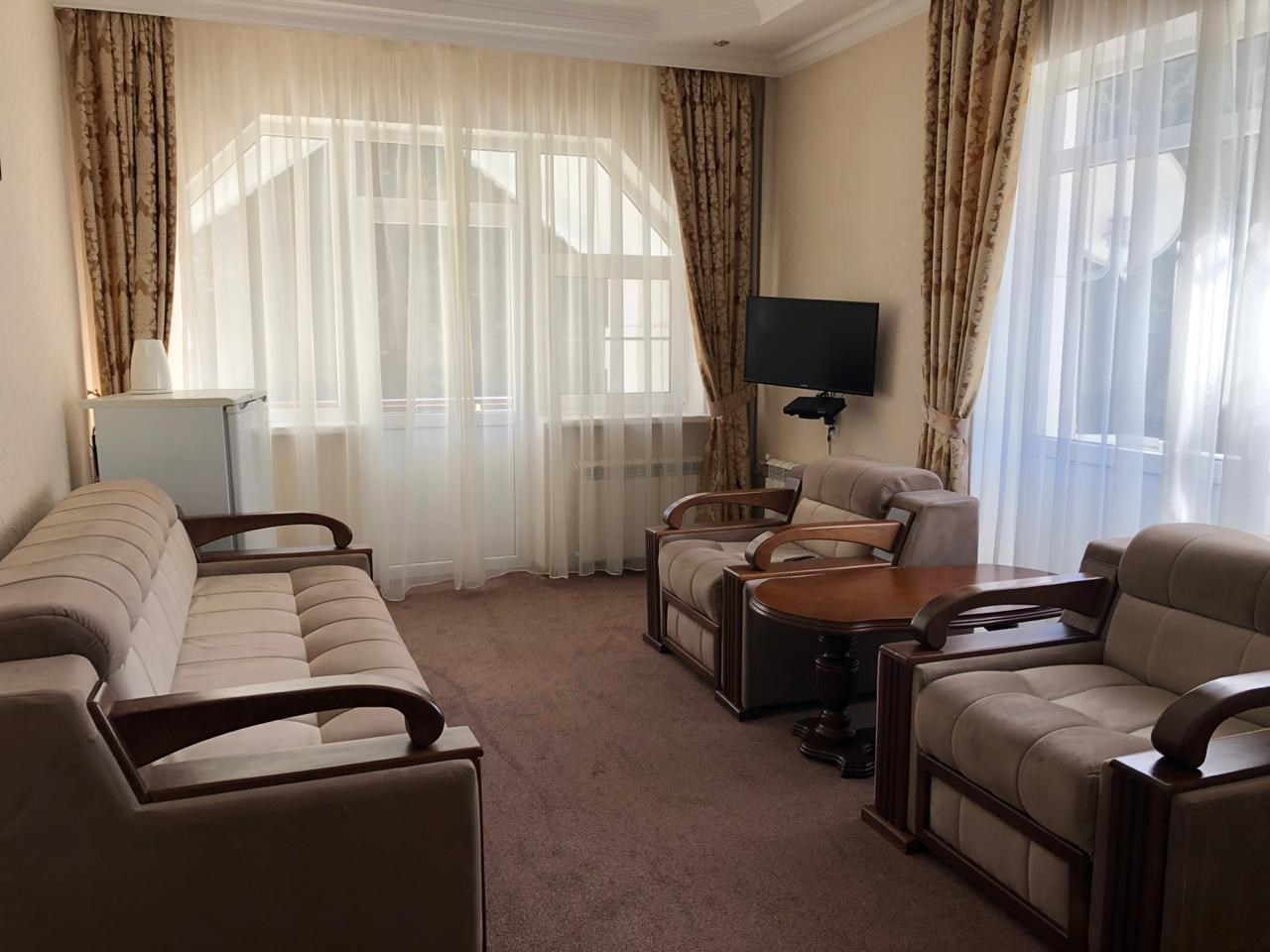 Полулюкс двухкомнатный  с балконом в Энергетик