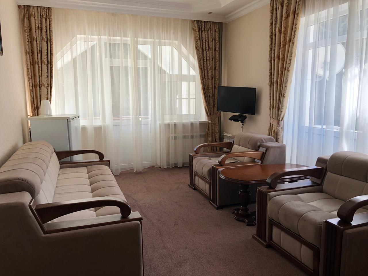 Полулюкс двухкомнатный  с балконом в Энергетик