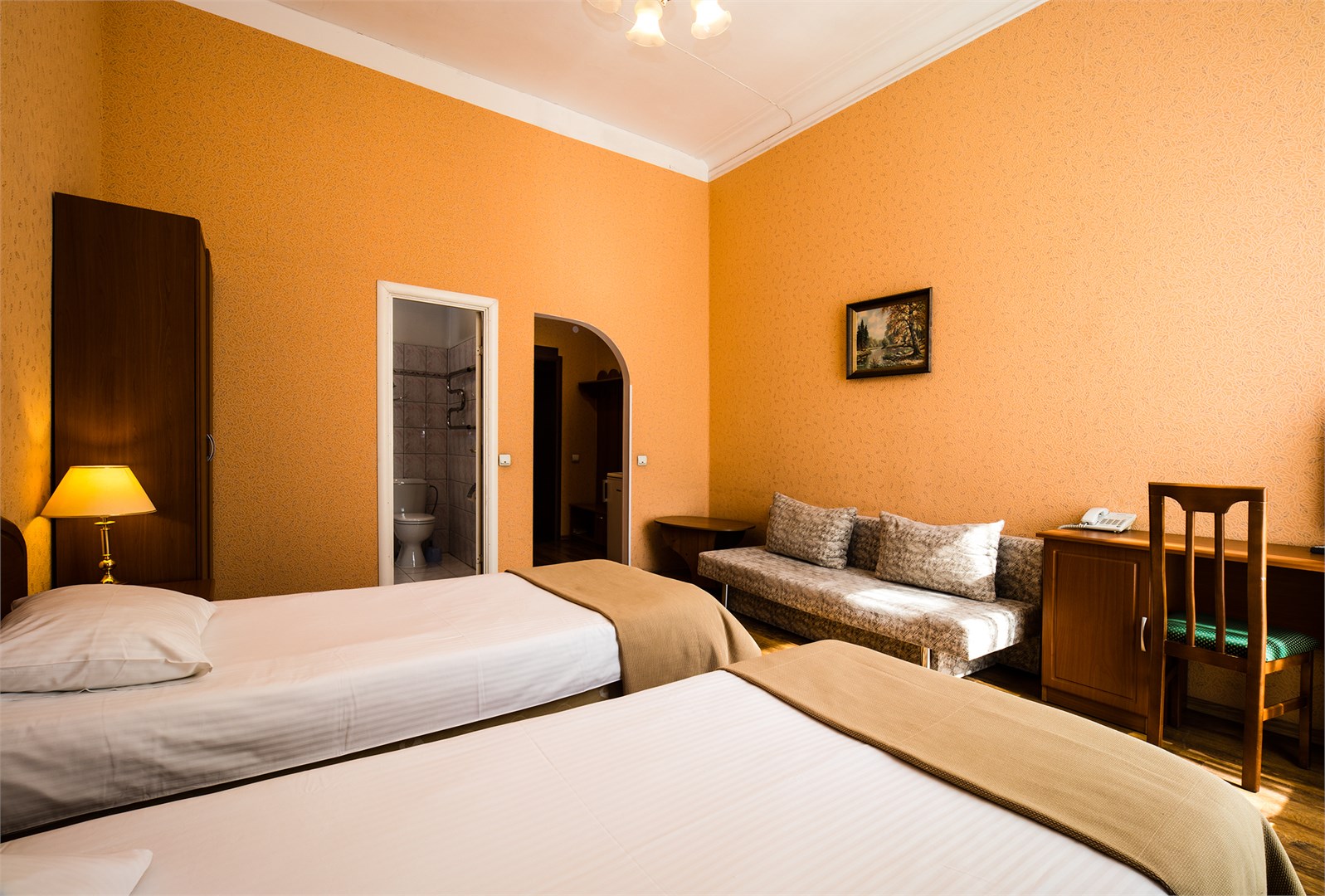 Стандарт двухместный с двумя раздельными  кроватями и дополнительным местом в Золотая бухта