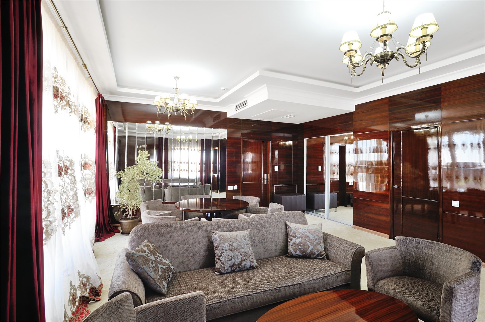 Президентский в Royal hotel Riz