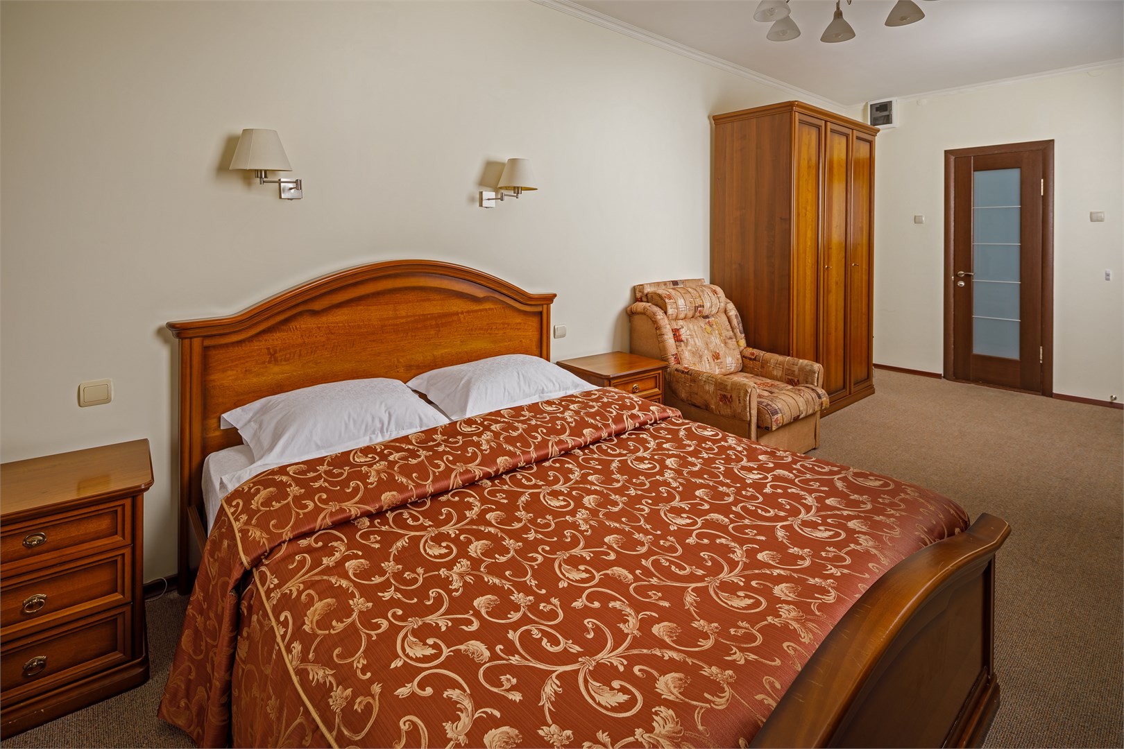 Делюкс Семейный (во двор) в Inostranez