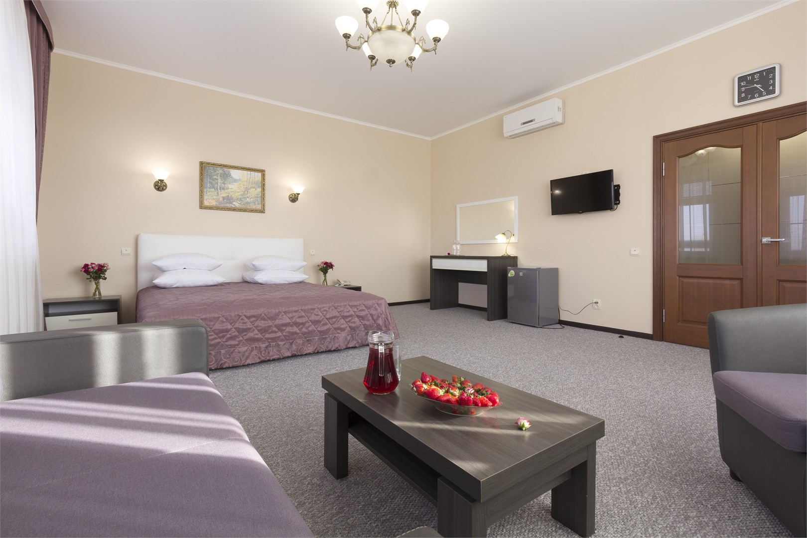 Супериор c 1 большой кроватью в Azimut Парк Отель Волга Астрахань