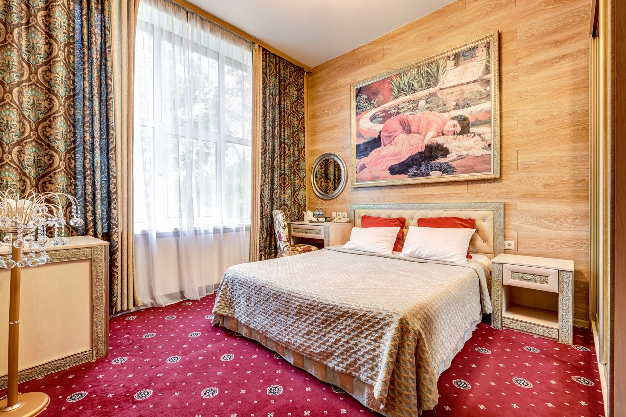 Стандарт с  двуспальной кроватью в Azimut Отель Дербеневская Москва