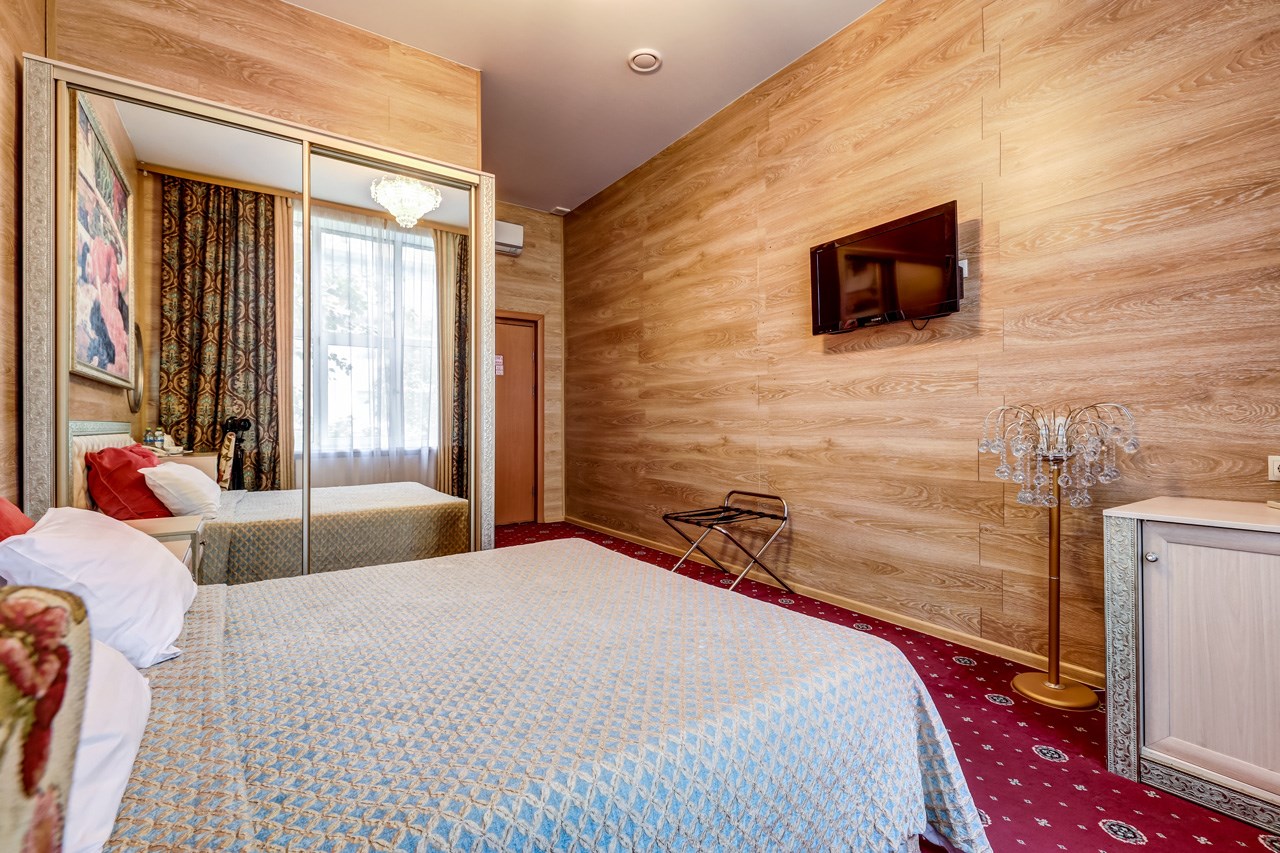 Стандарт с  двуспальной кроватью в Azimut Отель Дербеневская Москва