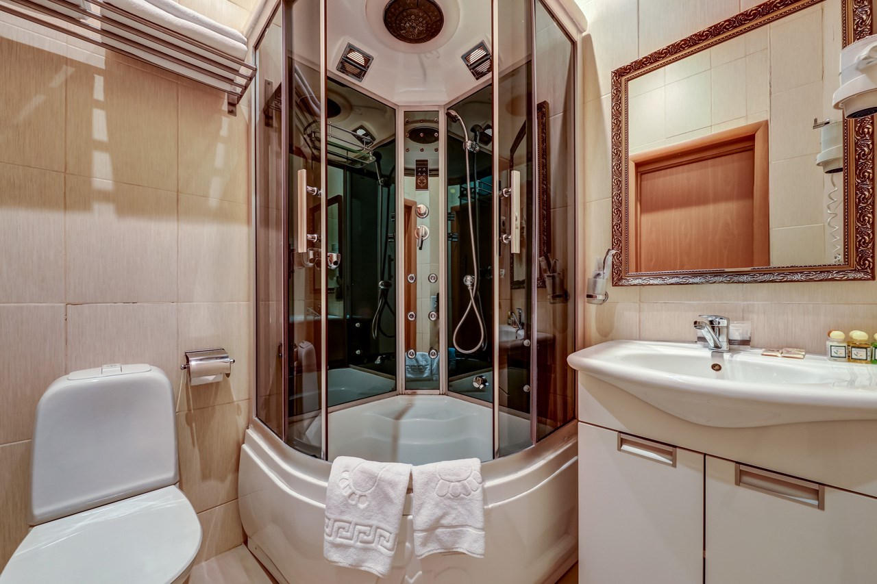 Стандарт с  двуспальной кроватью в Azimut Отель Дербеневская Москва