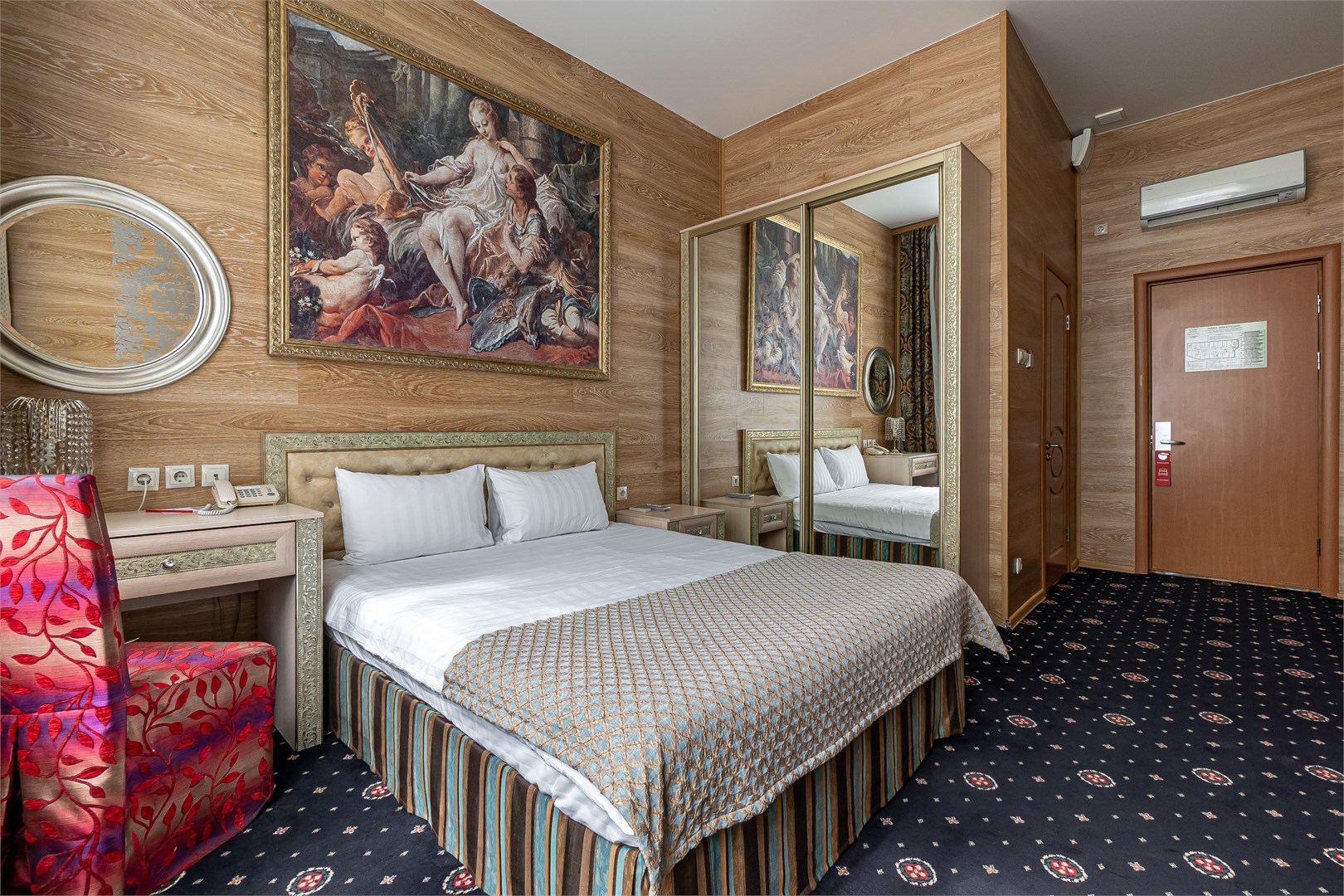 Стандарт с  двуспальной кроватью в Azimut Отель Дербеневская Москва