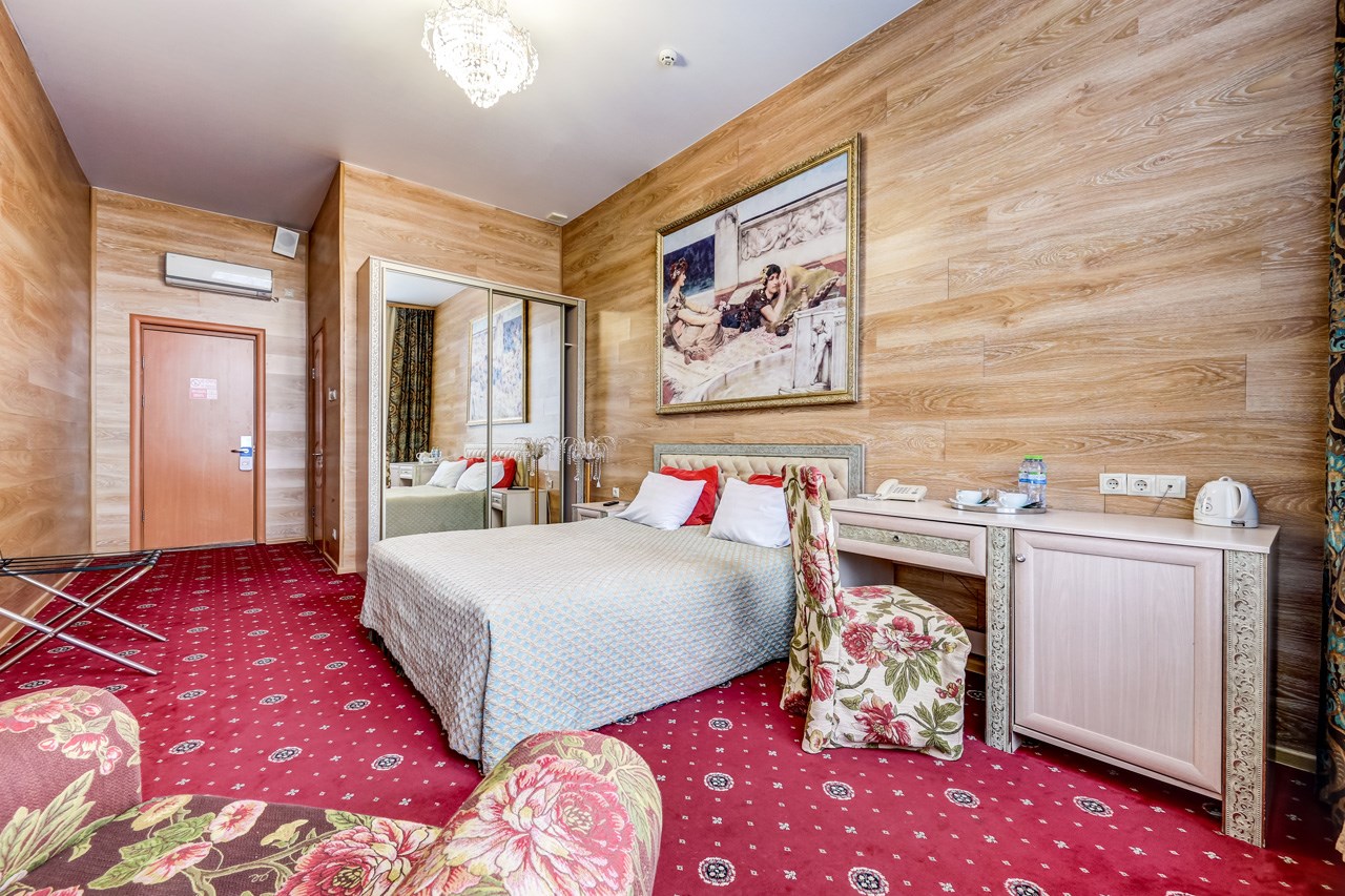 Супериор с одной большой кроватью в Azimut Отель Дербеневская Москва