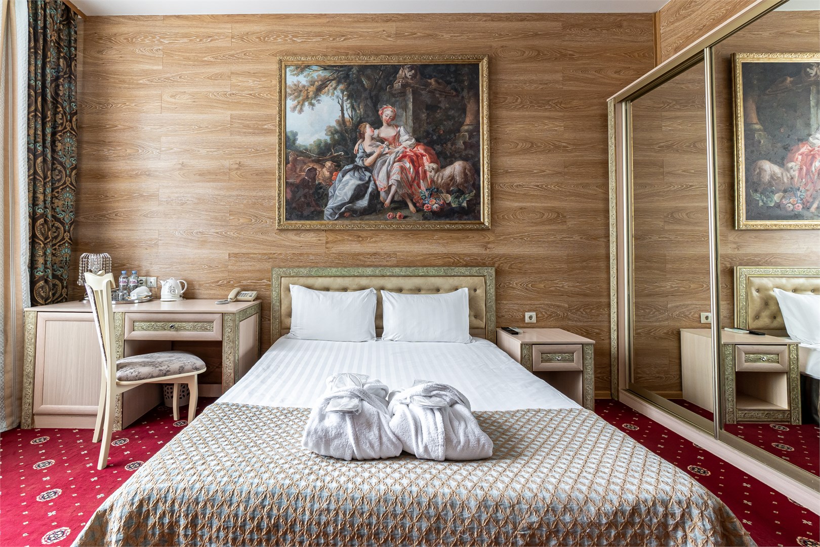 Супериор с одной большой кроватью в Azimut Отель Дербеневская Москва