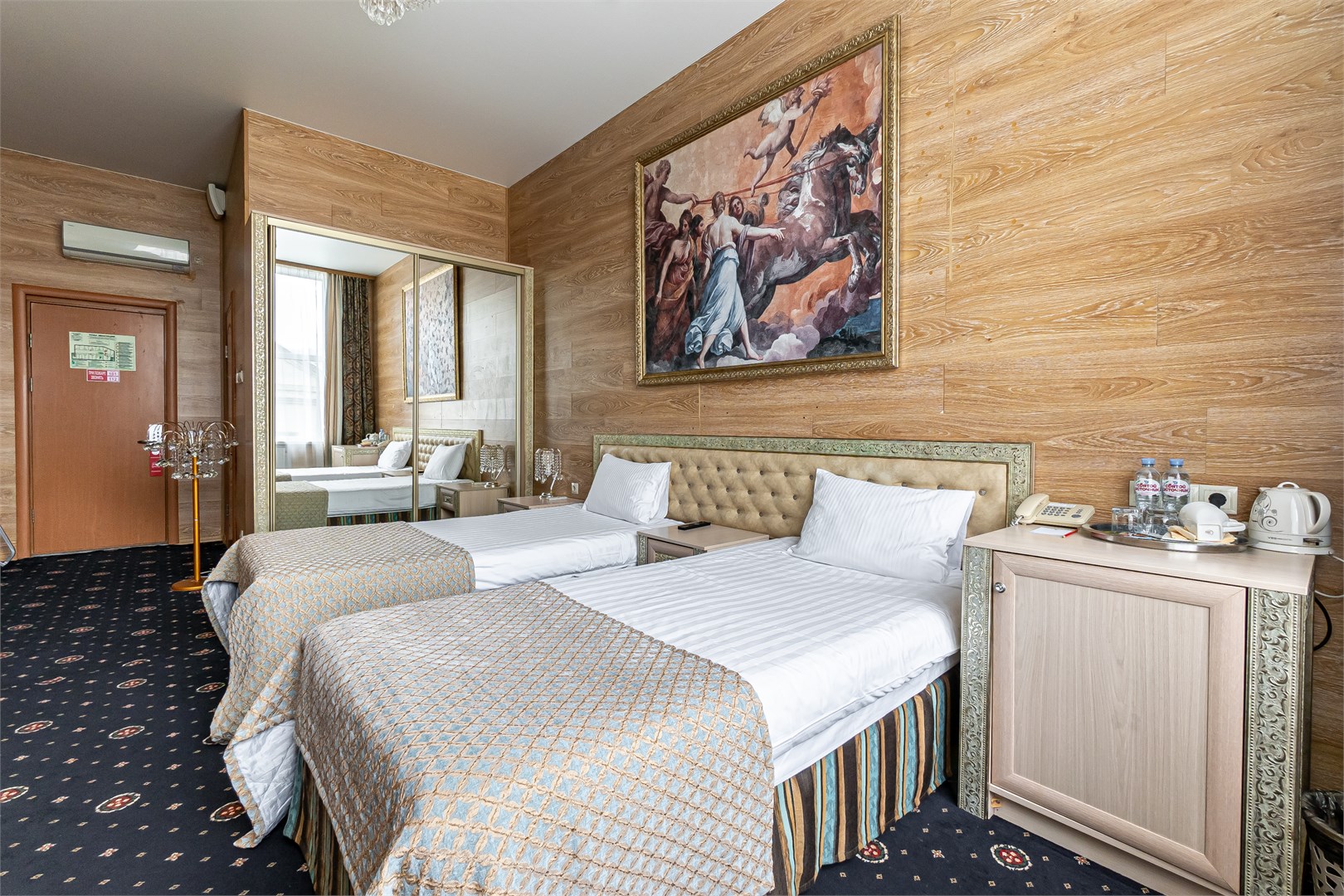 Супериор с двумя раздельными кроватями в Azimut Отель Дербеневская Москва