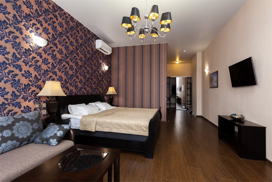 Большая комната с дополнительной мягкой мебелью в Аллегро на Лиговском