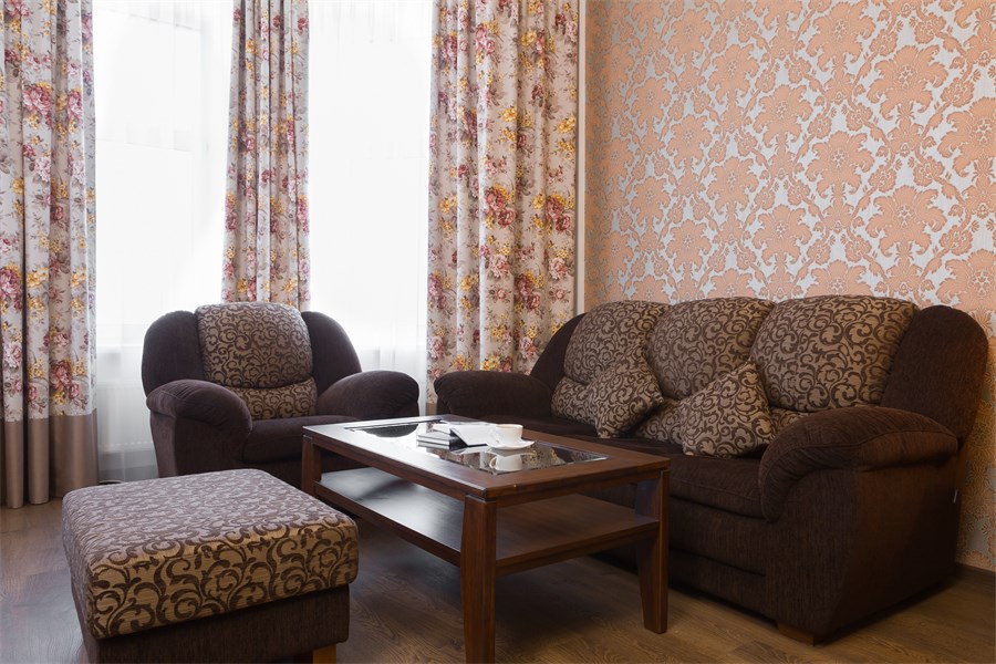 Большая комната с дополнительной мягкой мебелью в Аллегро на Лиговском