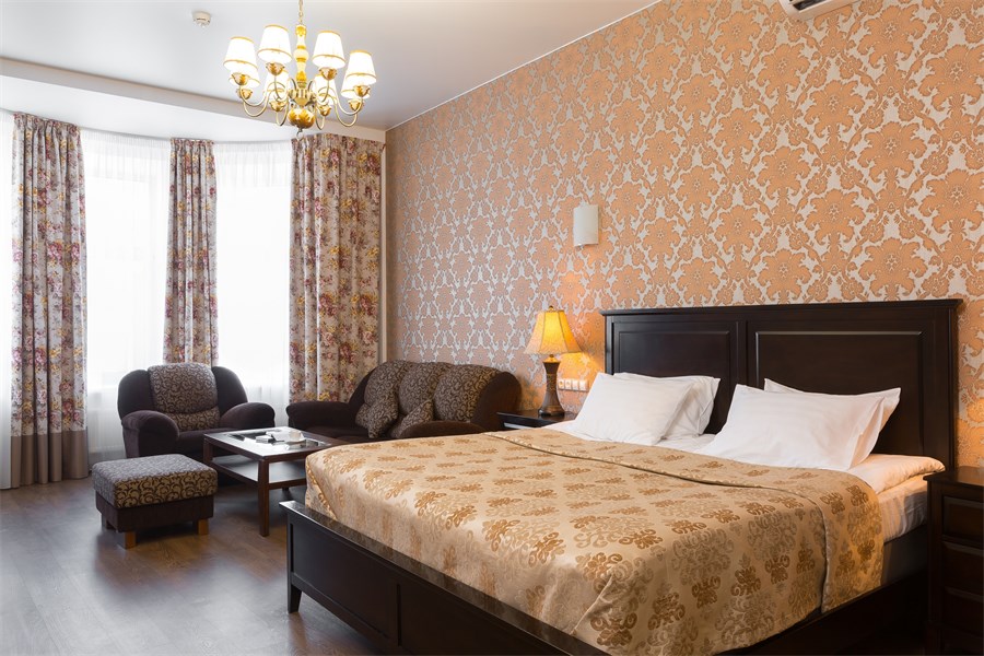 Большая комната с дополнительной мягкой мебелью в Аллегро на Лиговском