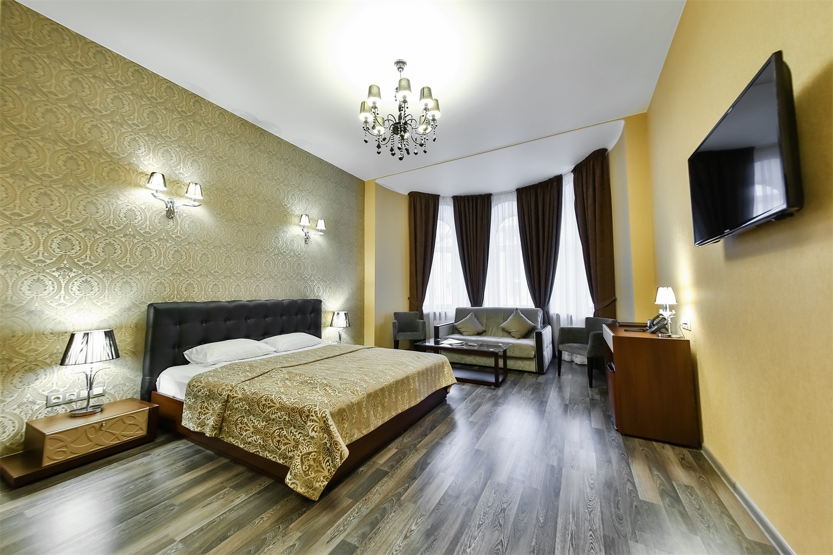 Большая комната с дополнительной мягкой мебелью в Аллегро на Лиговском