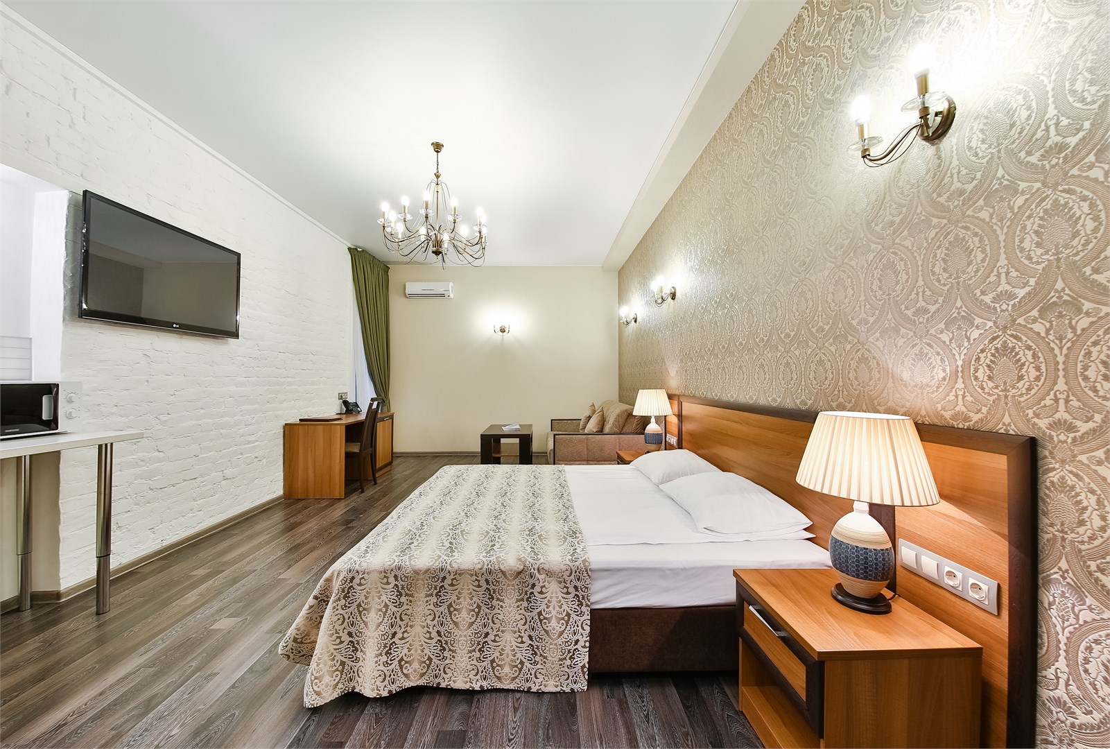 Большая комната с дополнительной мягкой мебелью в Аллегро на Лиговском