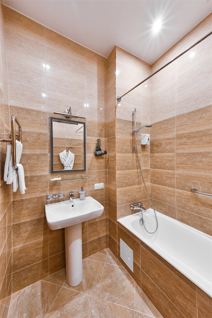 Большая комната с дополнительной мягкой мебелью в Аллегро на Лиговском