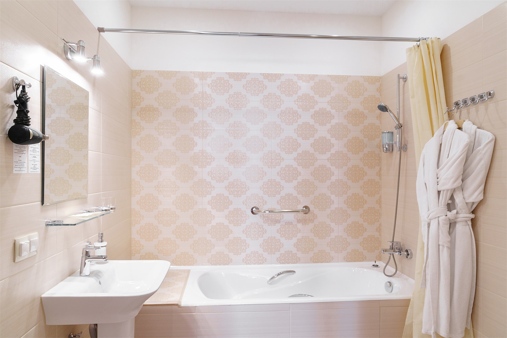 Большая комната с дополнительной мягкой мебелью в Аллегро на Лиговском