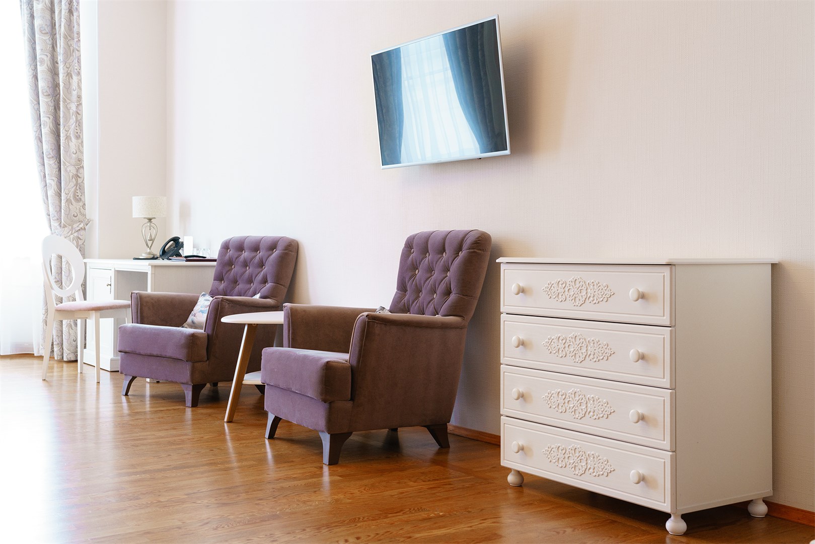 Большая комната с дополнительной мягкой мебелью в Аллегро на Лиговском