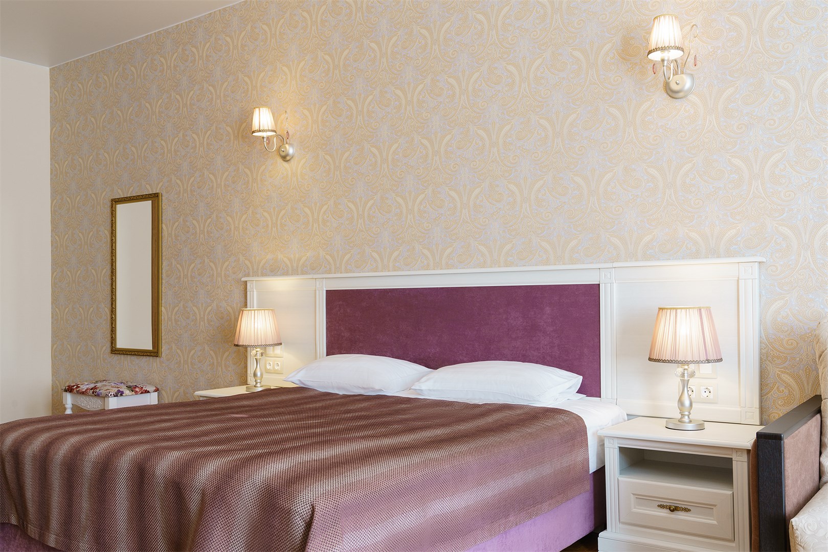 Большая комната с дополнительной мягкой мебелью в Аллегро на Лиговском